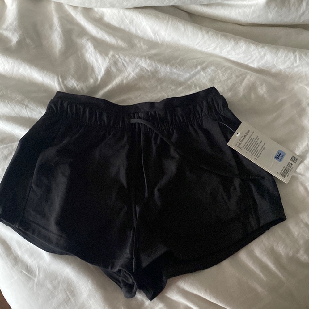 NWT lululemon inner glow shorts